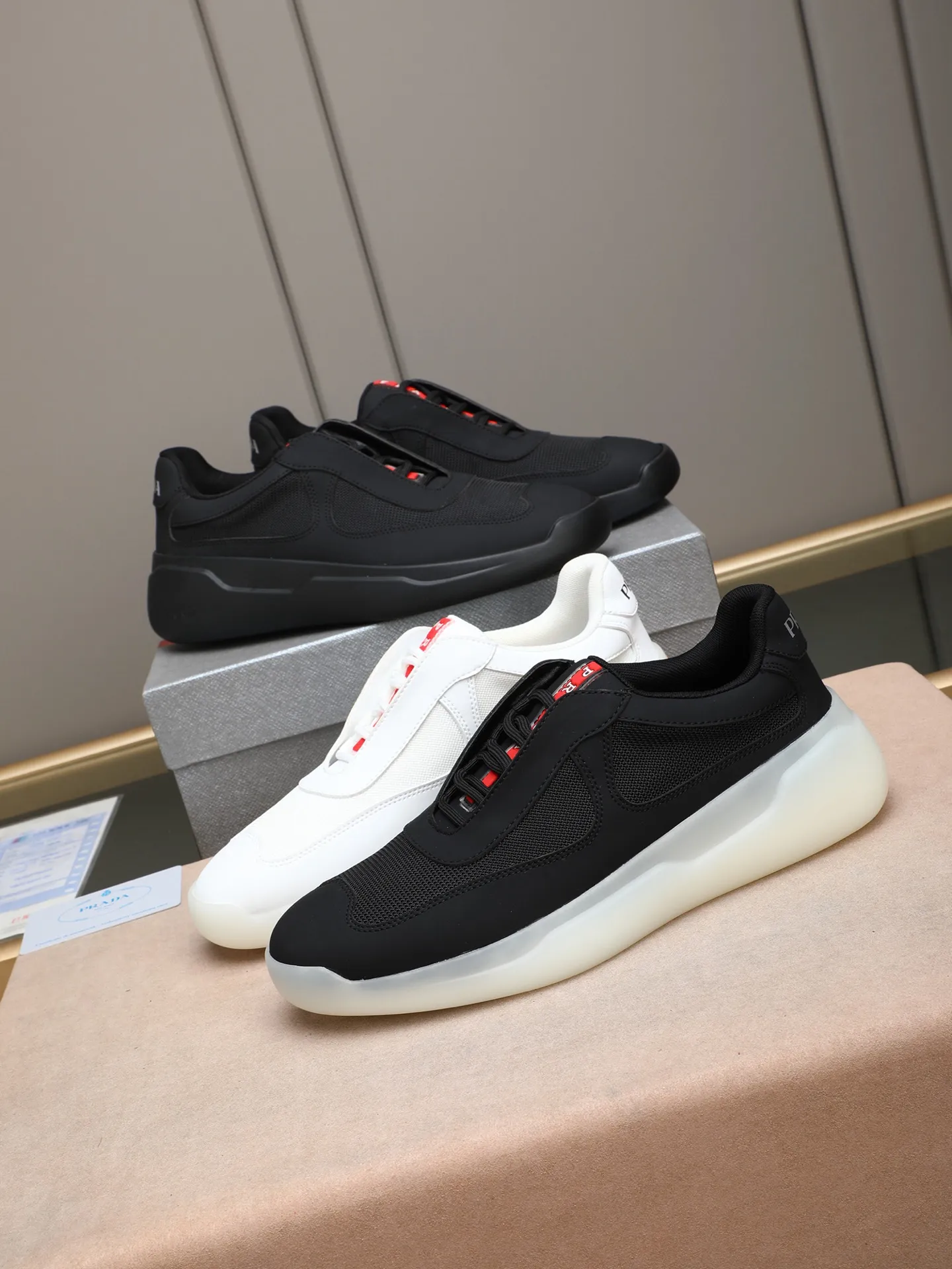 Men's shoes💰420 Prada/Prada sneakers👟! Low-top lace-up sports shoes, fashionable and elegant style. Made of top-layer cowhide leather spliced ​​with breathable mesh. Soft, comfortable and breathable. Logo lettering on the tongue. Finely crafted details. Lightweight foam sole, fashionable and versatile‼ ️size: 38-44 (45 customized
